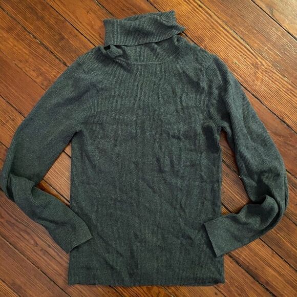 Old Navy Sweaters - Old Navy Gray Sweater Turtle Neck Large